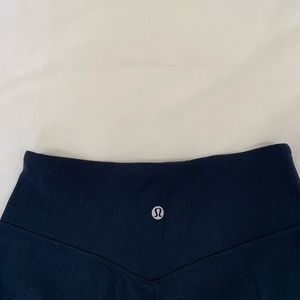 Lululemon joggers with pockets.